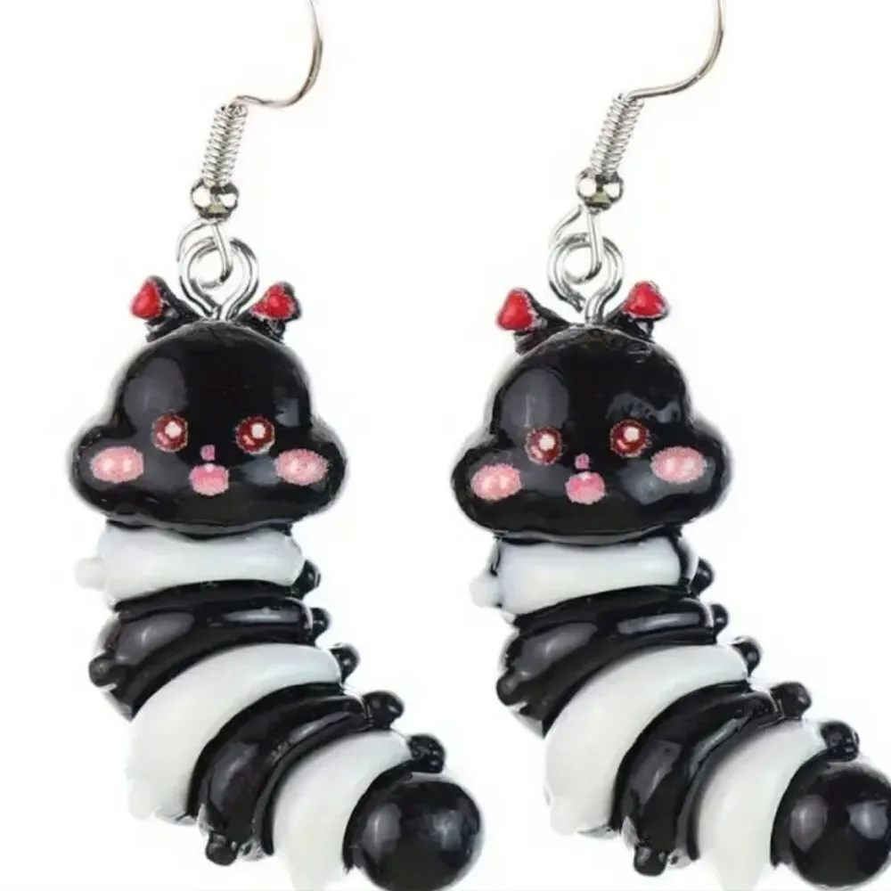 Hand crafted dangle earrings - Picture 2 of 3